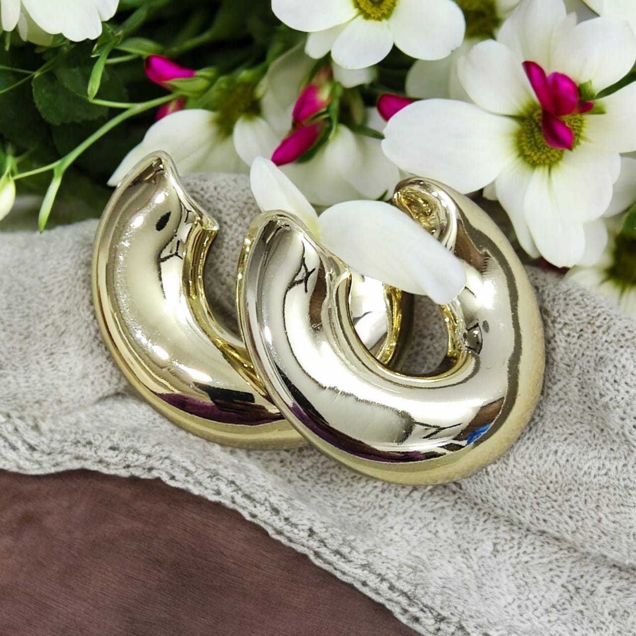 Luxe Curve Hoops