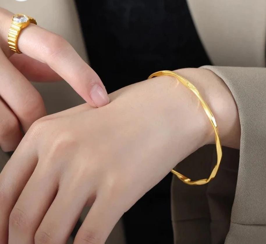 Waves Goldplated Bracelet