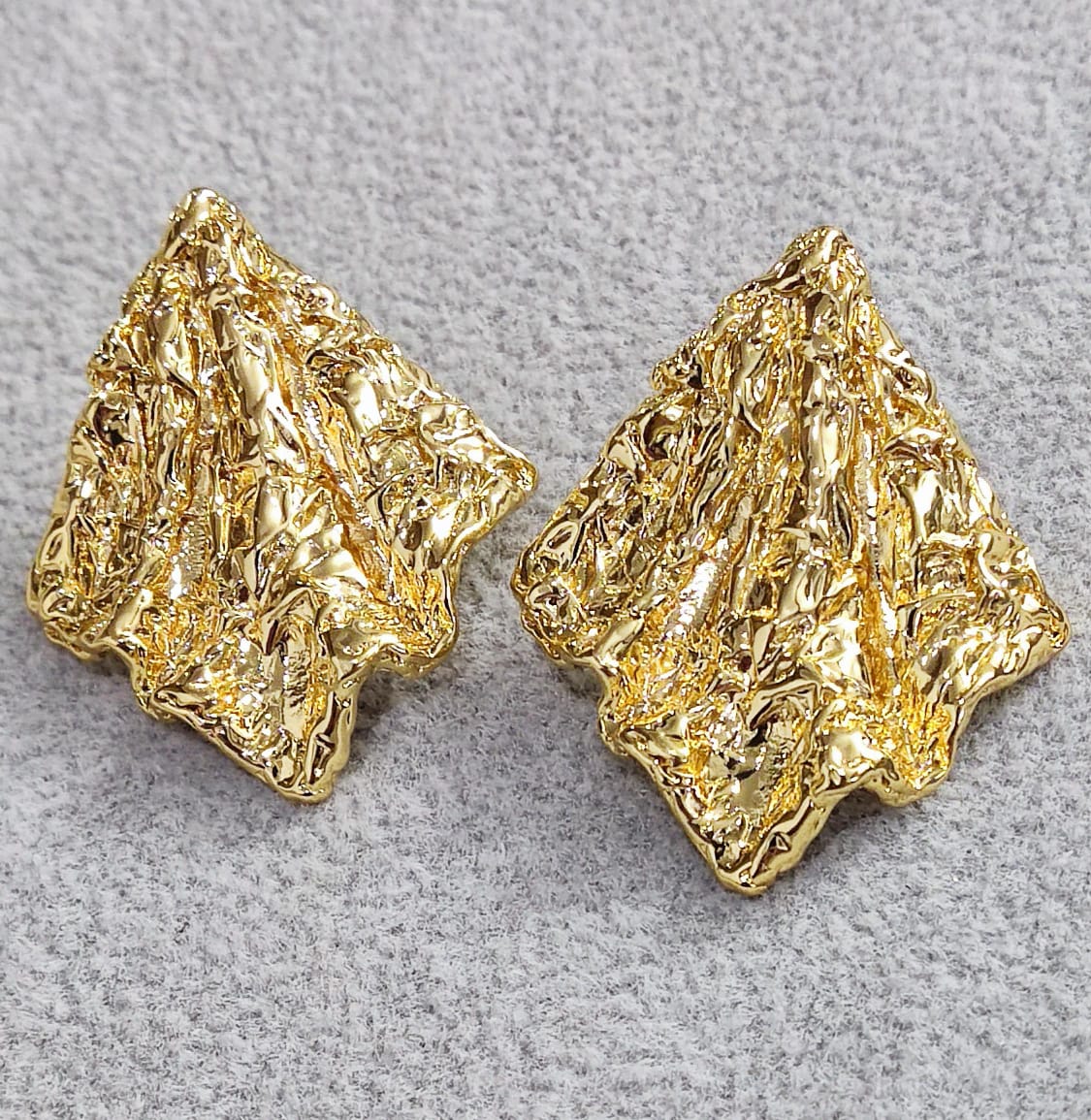 Crinkle Studs