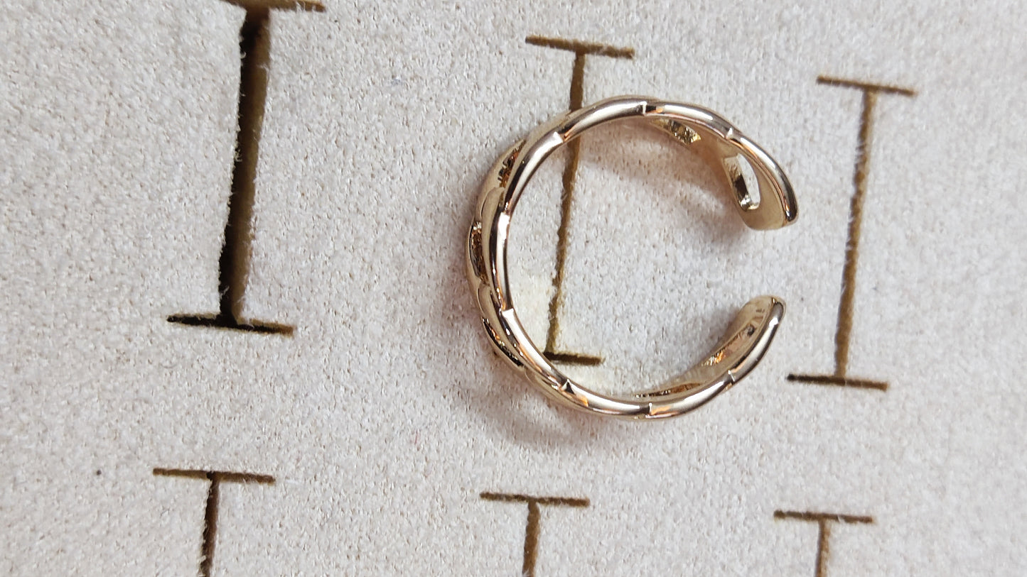 Golden Wave Link Ring