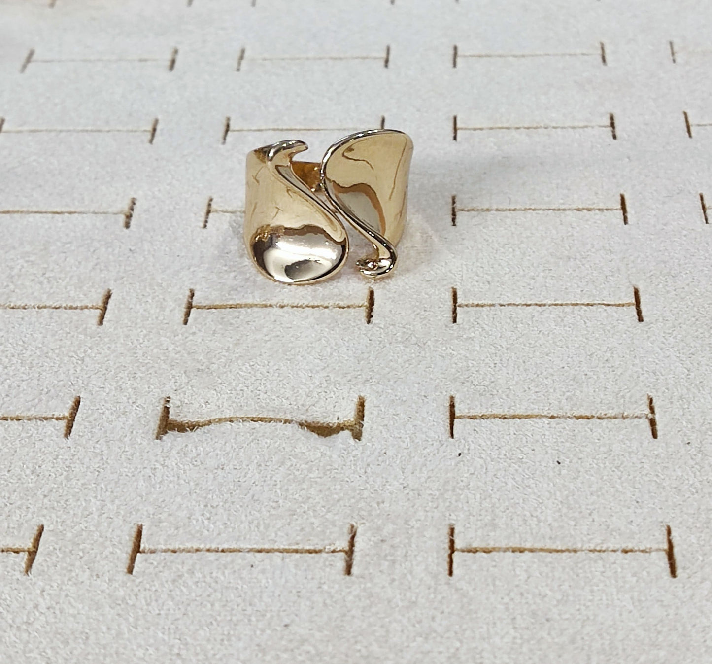 Fluid Wrap Ring