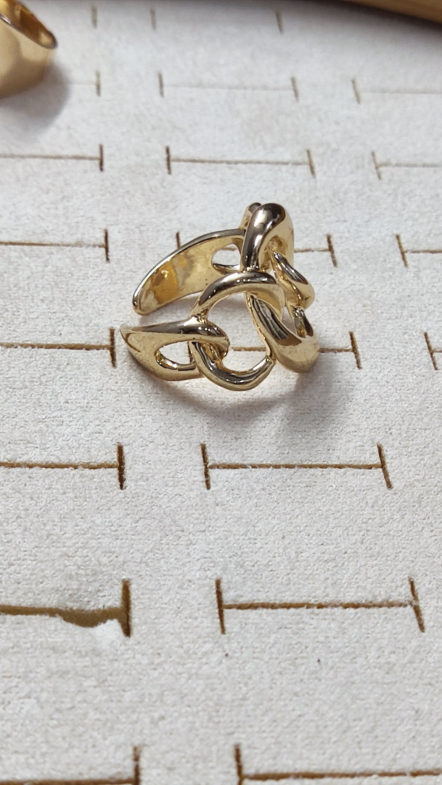 Golden Link Knot Ring
