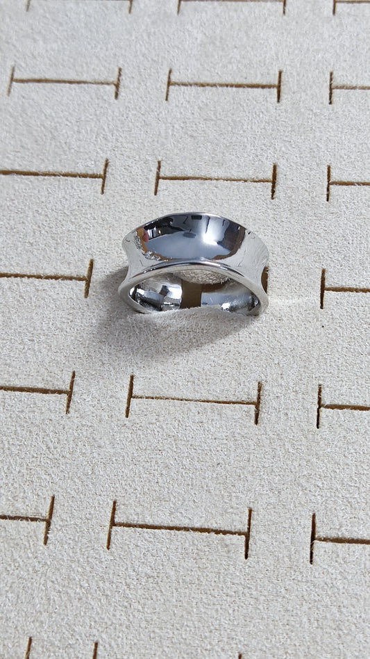 Luxe Curve Ring