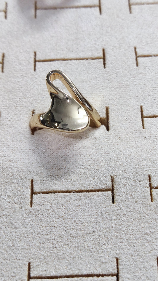 Golden Heartflow Ring